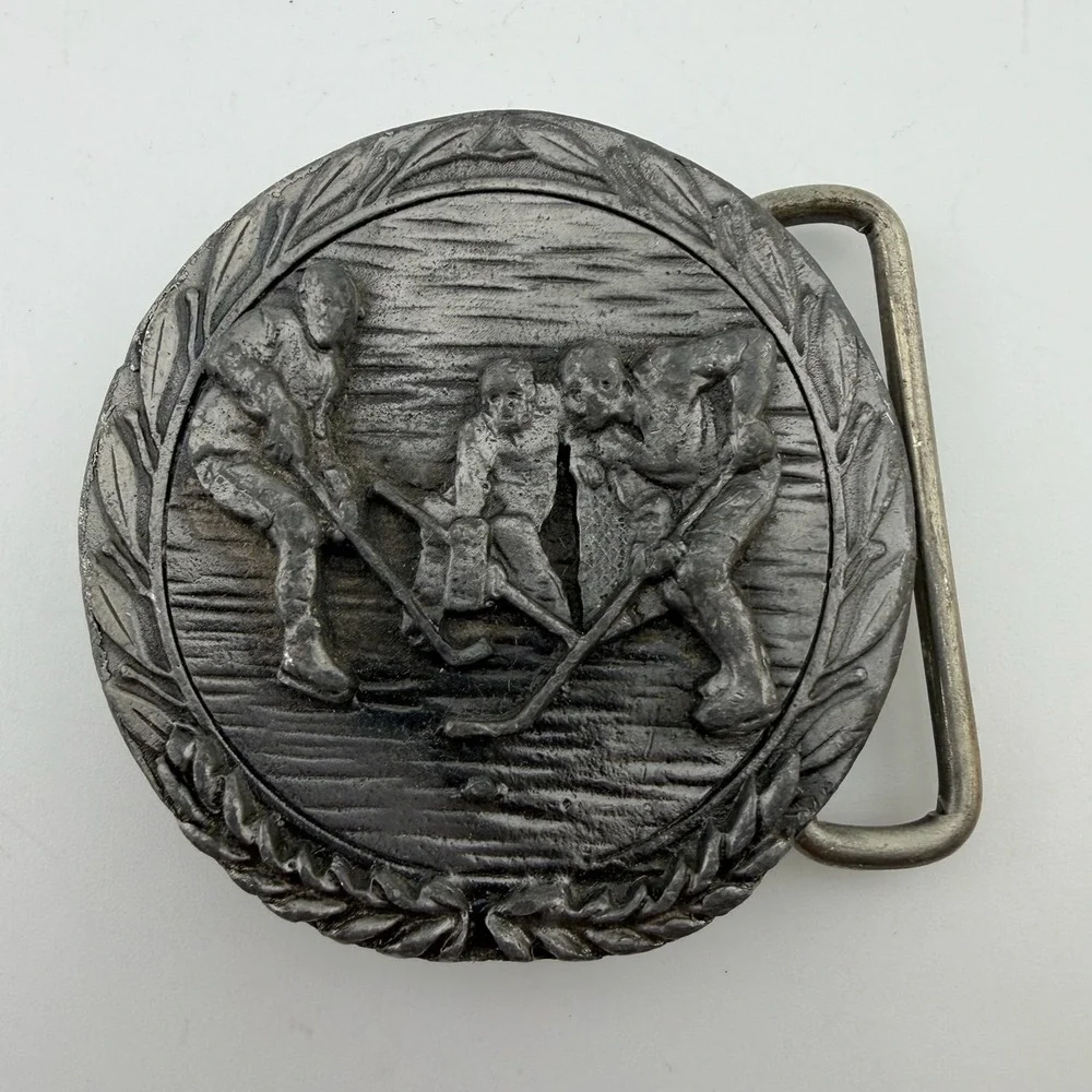 Vintage Hockey‎ Belt Buckle Pewter/Silver Tone Vintage 3D Relief Sports Round